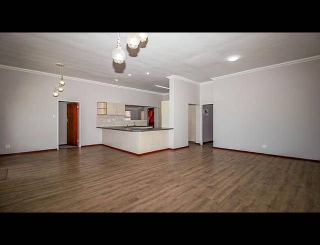 5 BEDROOM HOUSE FOR SALE IN JONGENSFONTEIN